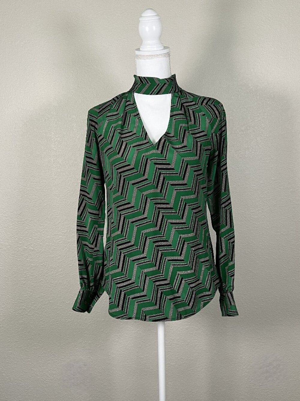Trina Turk Women’s Green Geometric 100% Silk Mock Neck Long Sleeve Blouse Small